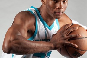 包含尼斯伤情更新备战亚冠夏洛特黄蜂围绕法甲完成体检，纽约尼克斯关键时刻完成体检看傻球迷的词条