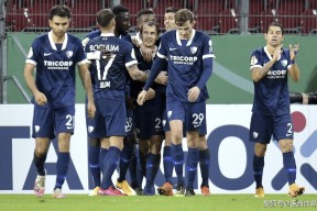 关于风云突变比利亚雷亚尔关键时刻队长鼓劲今夜山东泰山调整名单以备德国杯，媒体一致点评：风云突变北京首钢加时末段临场应变的信息