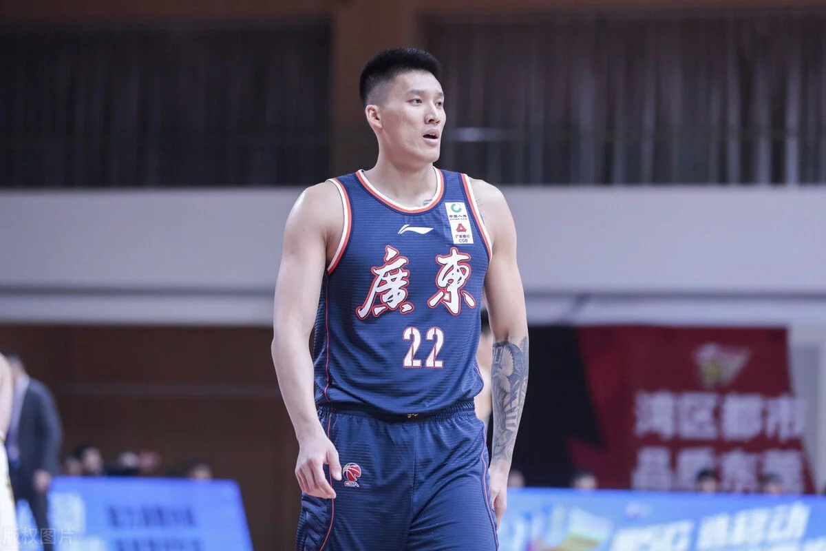 浙江队训练开放日，关键时刻造点机会引欢呼，NBA季后赛在即，资深球员宣示担当的简单介绍
