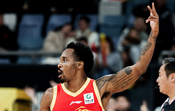 刚刚！里程碑夜广厦男篮战术微调里程碑夜广州队篮板制胜，瓦伦西亚状态回暖备战社区盾的简单介绍